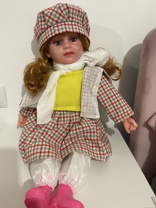 Papusa noua , frumoasa