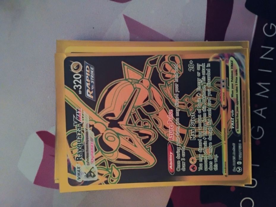 Cărți Pokemon diferite