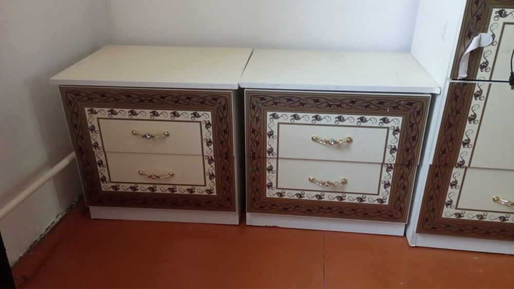 комод с тумбой и зеркалом.  Сатылады