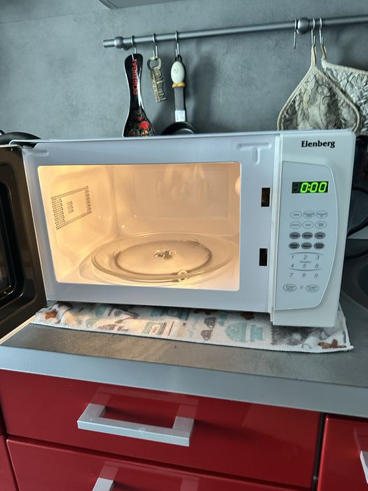 Микроволновка Elenberg