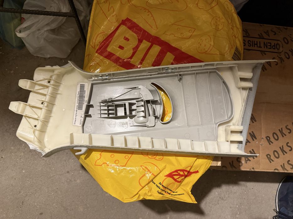 Интериорни части за Audi A4 B8 колонки, плафон