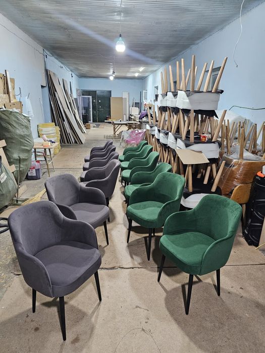 Стулья мягкие, кухонные.