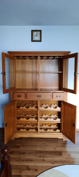 Mobilă lemn masiv, bar, servantă, vitrină vinuri.