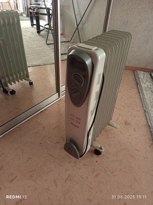 Продам две пары сапог