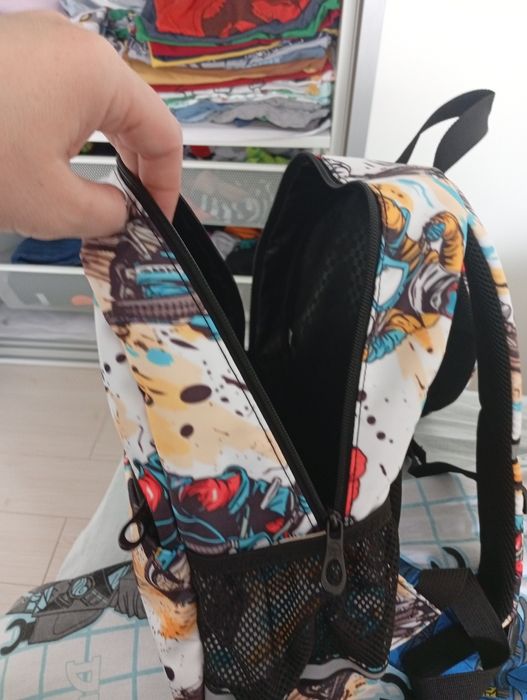 Ghiozdan nou,fără eticheta