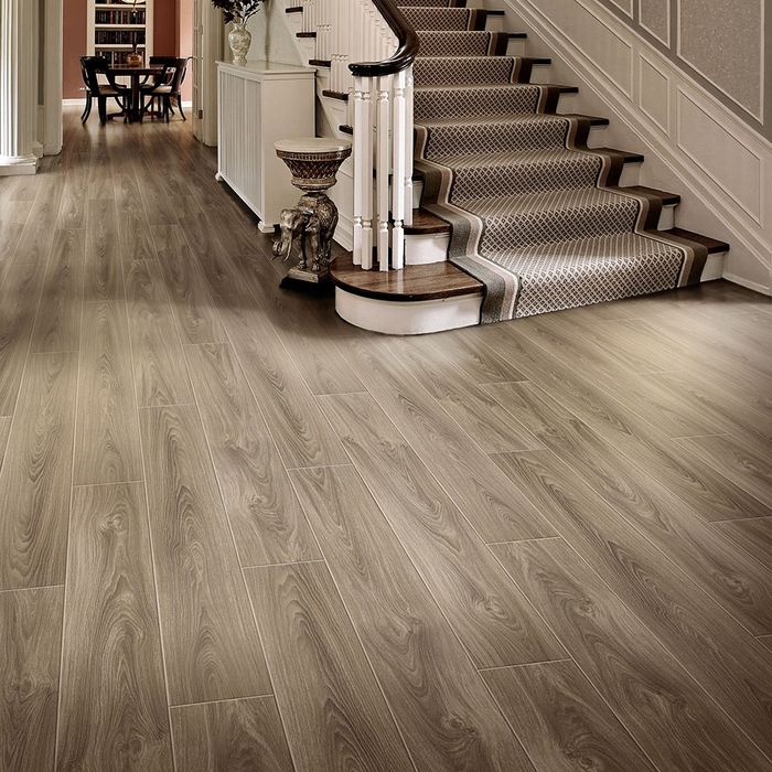 Tarket Laminat xizmati tez va ishonchli xamyonbob kop yillik staj