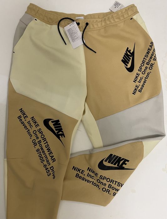 Спортивные штаны Nike Tech Fleece