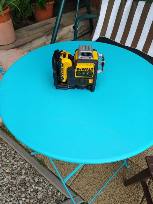 Laser dewalt lumini verzi