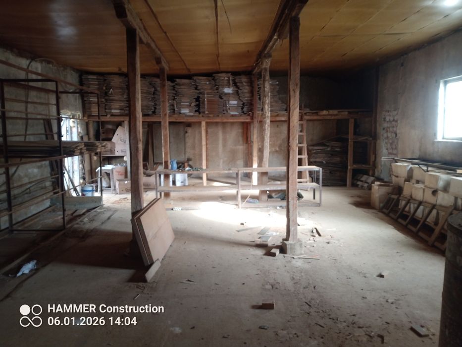 Продава се промишлено помещение / склад