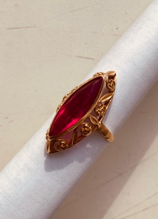 Золотое кольцо с натуральным камнем