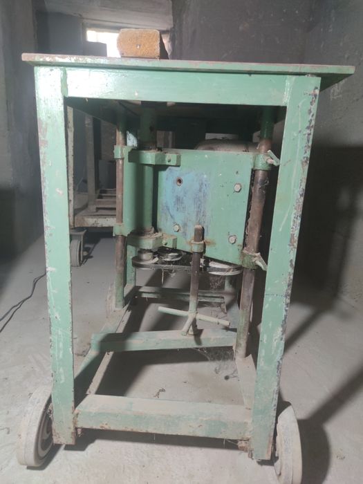 Станоклар сотилади 4 та унверсал, фрезир, лўбзик, трноқ очишга фрезир