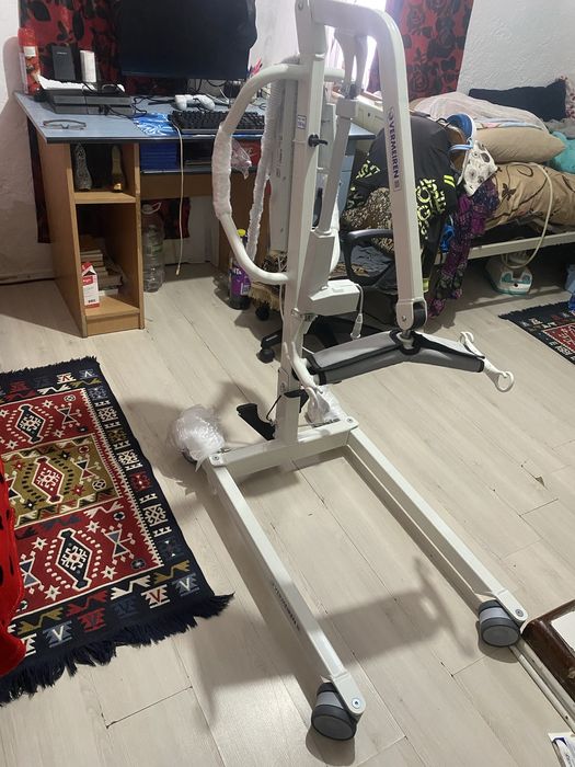 Elevator pentru oameni cu dizabilitati + ham