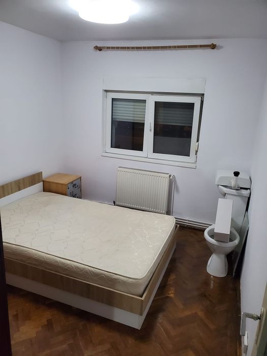 Inchiriez Apartament 3 camere, Strand, Parter, disponibil de la 01.07.2026