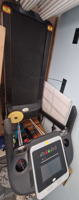 Професионална бягаща пътека за домашна употреба SPORTFIT 950, 2.75к.с.