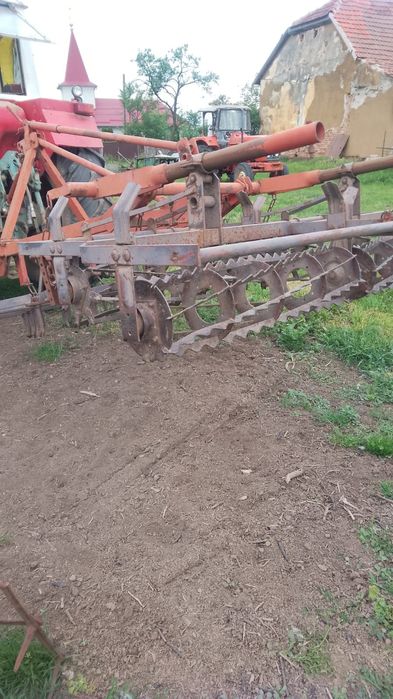 Vând combinator pt.tractor
