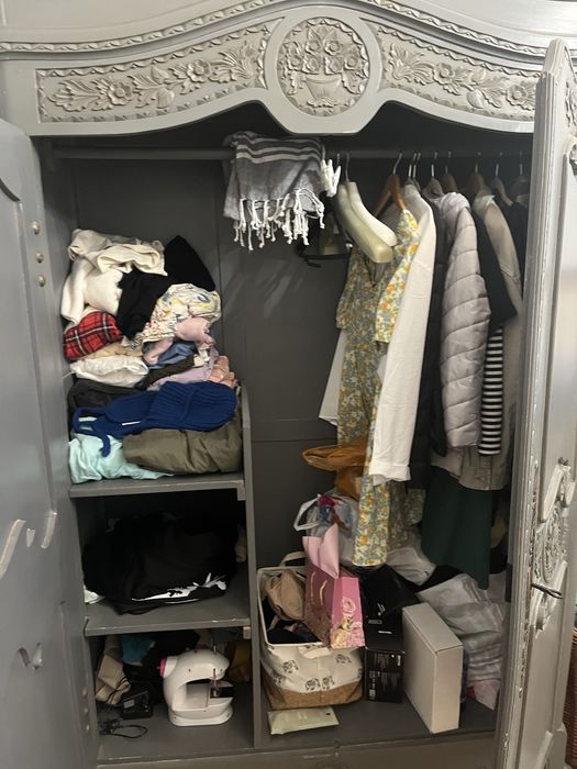 Шкаф из натуральных материалов