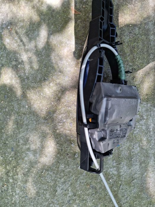 Дръжка за задна лява врата BMW F30 КЕЙЛЕС и Чисто нова панта