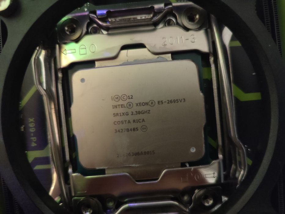 Материнская плата с процессором