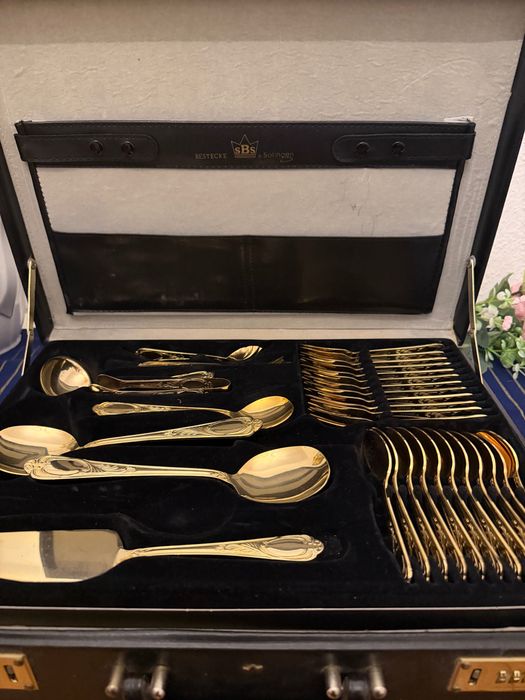 Комплект позлатени прибори в куфар SBS черен куфар
