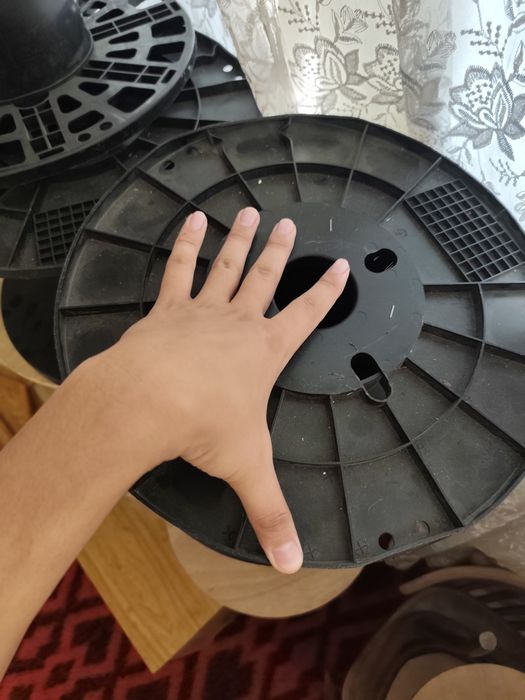 Картонная коробки и Катушки б.у хорошем состоянии и каробки есть б.у