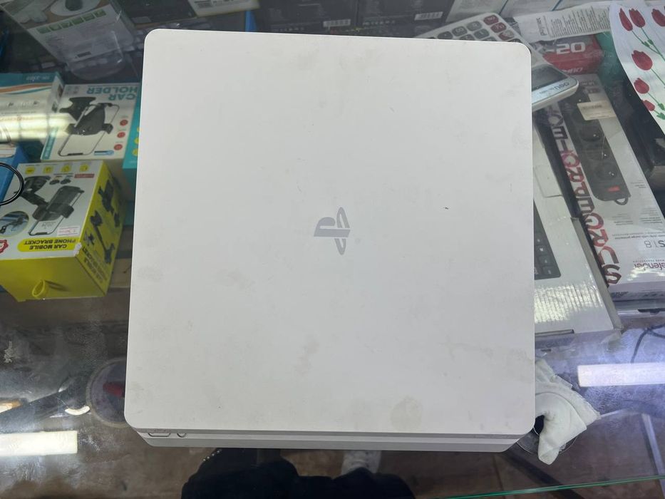Playstation 4 slim