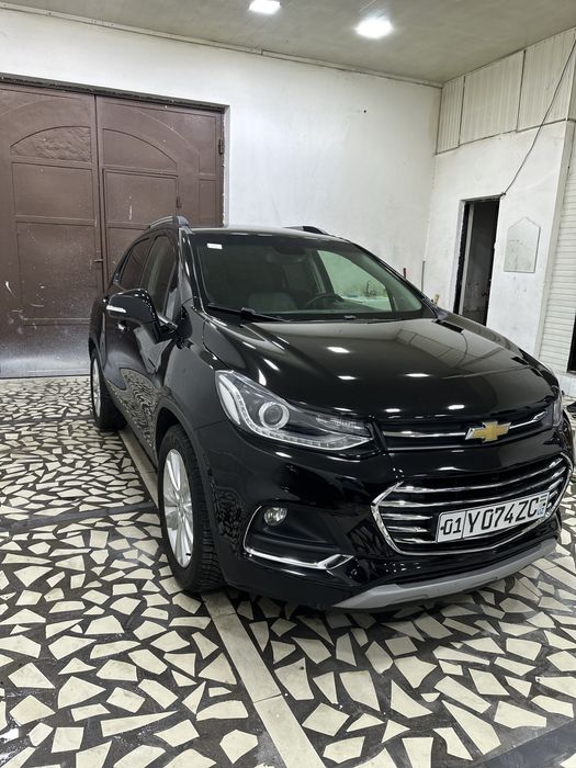 Tracker 2019  srochna sotiladi