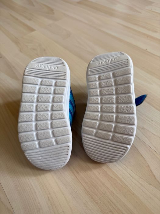 Маратонки Adidas размер 22