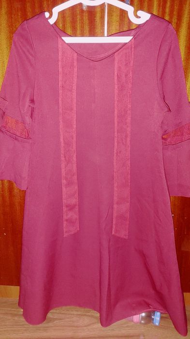 Бордовое платье в идеальном состоянии