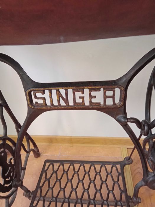 vand  masina de cusut singer vechime mare(100 ani)