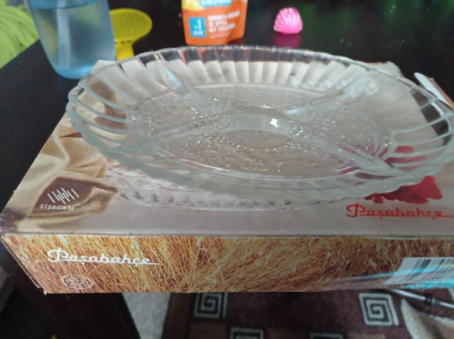 Сервизи от чинии и чаши