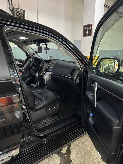 Автомобили Land Cruiser 200