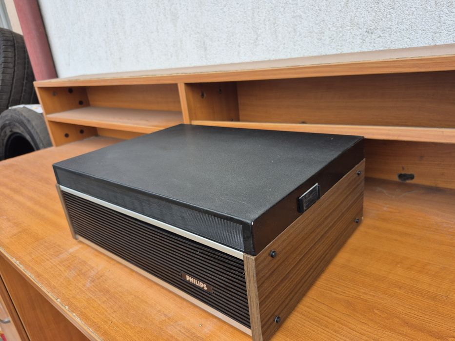 Vând magnetofon Philips model N 4308/80,made in Austria