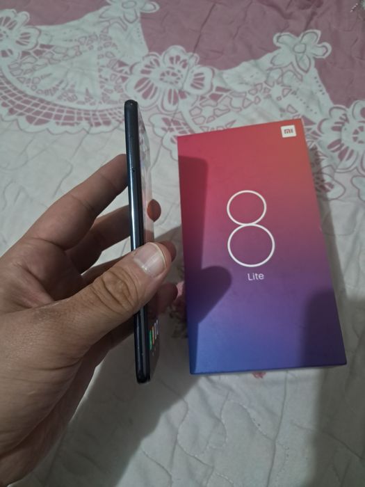 Xiaomi MI 8 Lite 6/128GB Black Karobka Flagman Holati Yaxshi Otlichni