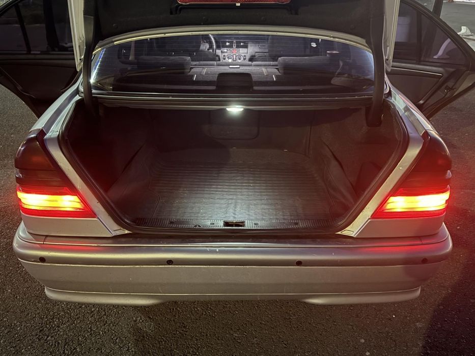 Продава се мерцедес С220