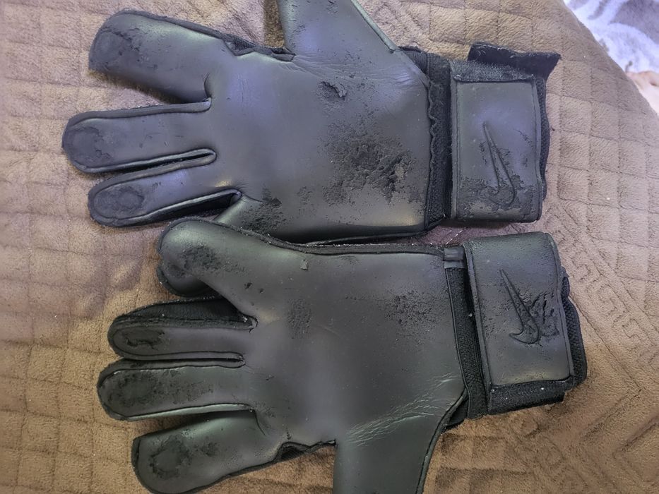 Вратарские перчатки Nike