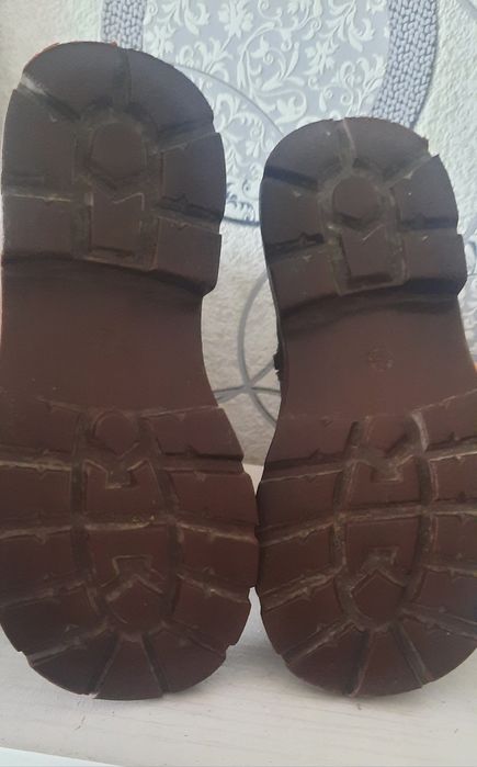 Продам детскую обувь