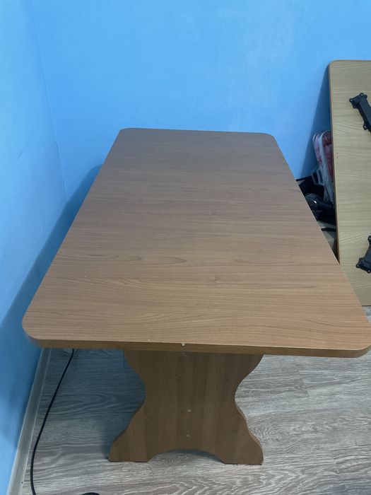 Продам стол для кухни или интерьера