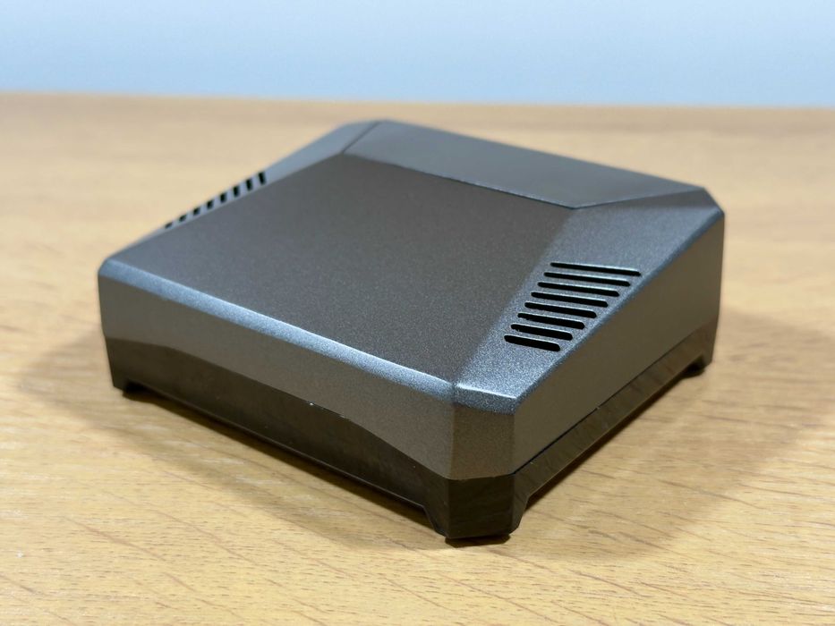 Raspberry Pi Model B/8GB + Argon ONE M.2 (SATA) + 16GB MicroSD