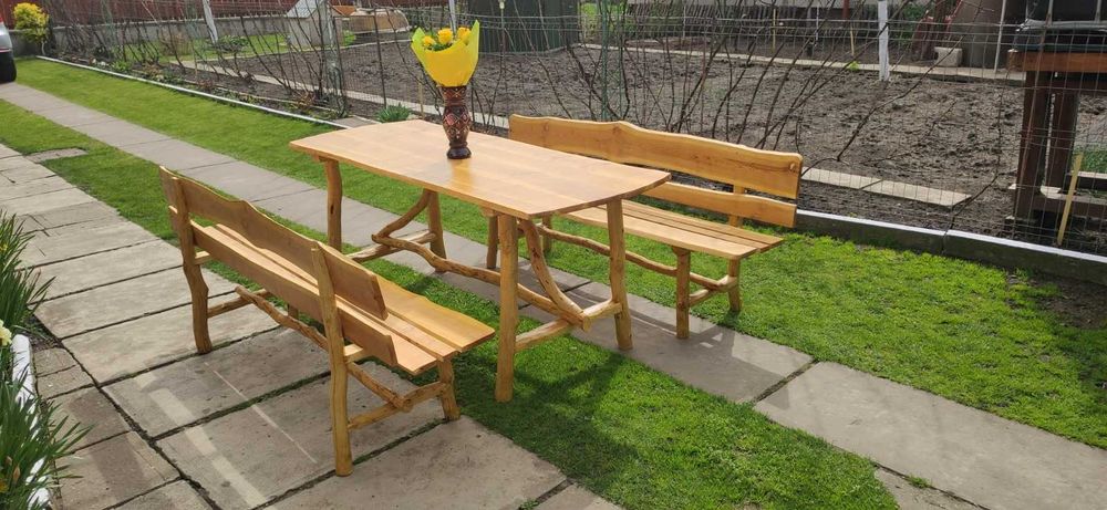Set masa cu 2 banci din lemn masiv pentru gradina