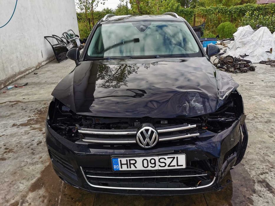 Dezmembrez volkswagen Touareg 7P 3.0 CASA/toareg 7P/bara fata/capota