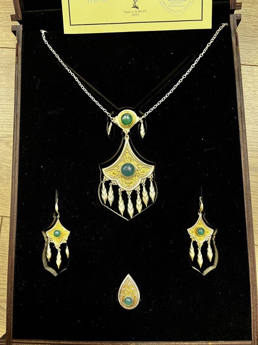 Продам новый набор “Талшын” Merhat Limited