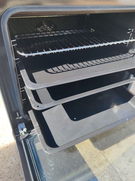 Като нова свободно стояща печка с индукционни котлони Voss  Electrolux 60 см широка 2 години гаранция!