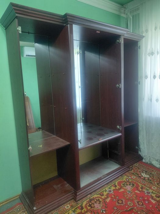 Продам камод со сервантом