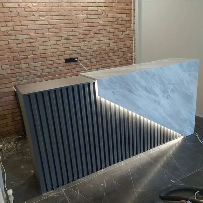 Ресепшены, стойки под заказ.