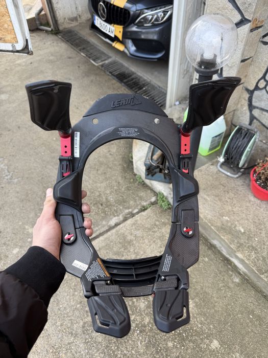 Предпазна яка LEATT neck BRACE