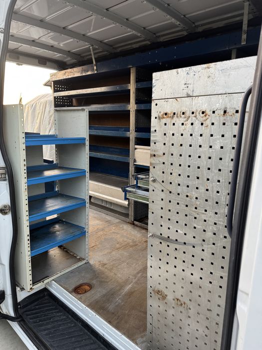 Vand rafturi metalice pentru dube / autorutilitare