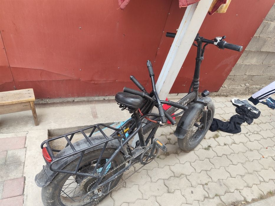 Электровелик стоит без дела