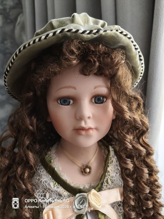 Кукла коллекционая