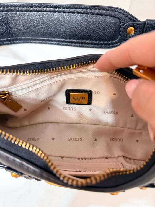 Продам сумку Guess на плечо