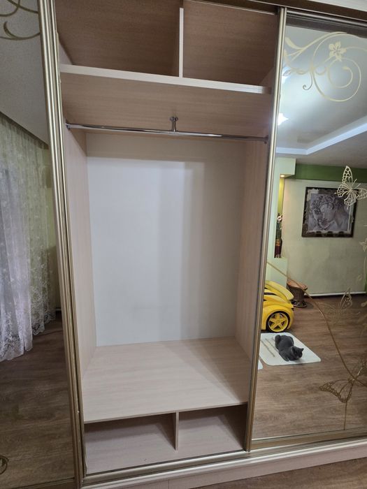 Шкаф-купе для одежды